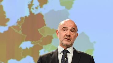 EU:s ekonomikommissionär, den franske socialdemokraten Pierre Moscovici, vid onsdagens presentation. 