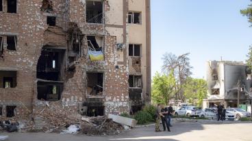 En byggnad i ukrainska huvudstaden Kiev bombad av ryska flygvapnet. Arkivbild.