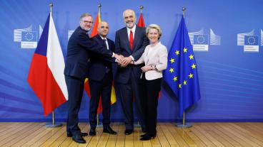 Från vänster: Tjeckiens premiärminister Petr Fiala, Nordmakedoniens premiärminister  Dimitar Kovačevski, Albaniens premiärminister Edi Rama och EU-kommissionens ordförande Ursula von der Leyen.
