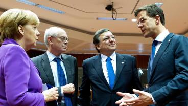 Angela Merkel, Herman Van Rompuy, José Manuel Barroso och Mark Rutte diskuterar under EU-toppmötet.